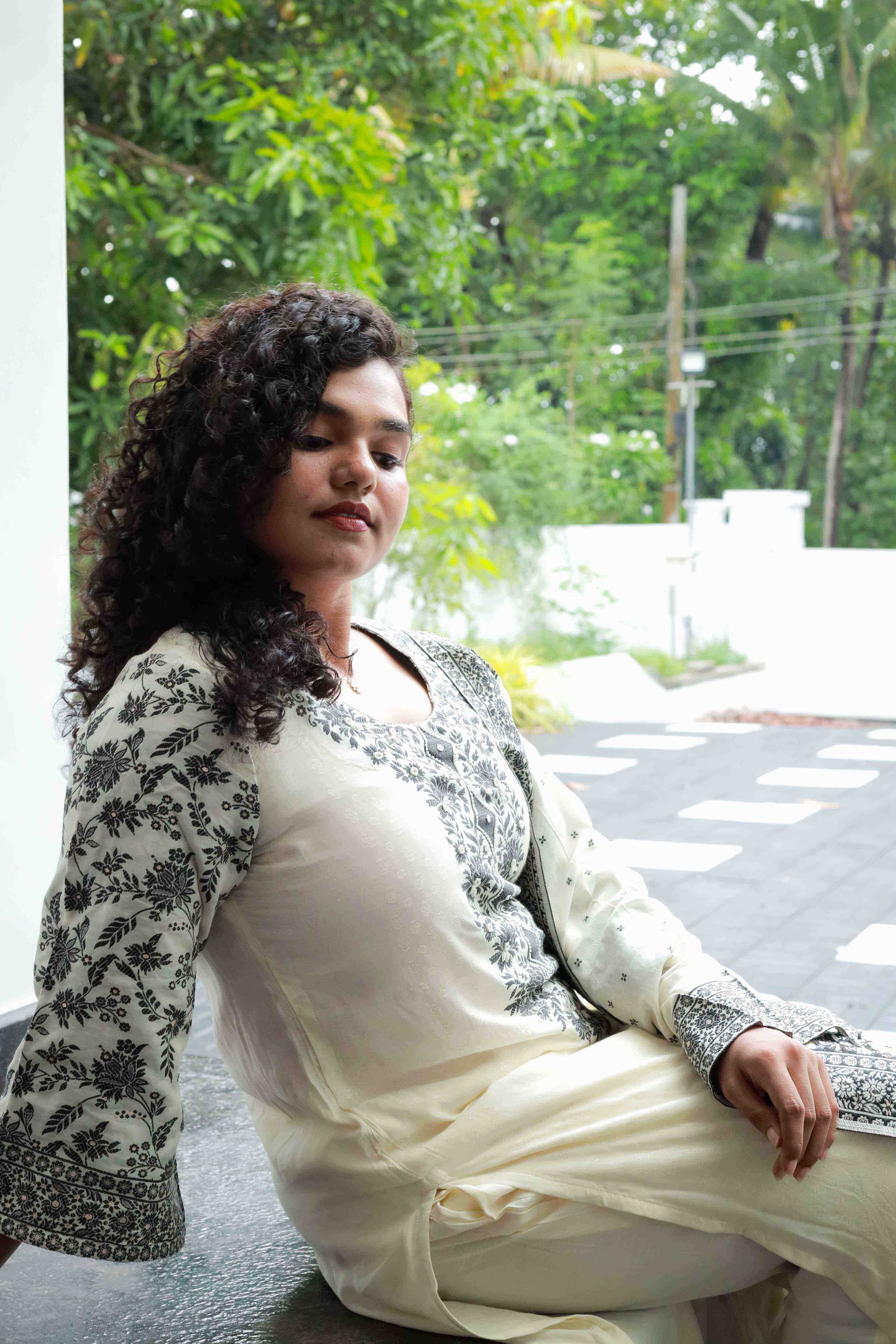 LA00079-Three Piece set-Fabric-Dolla Silk-Work-Weaving-Color-Cream- Size(M,L,XL)